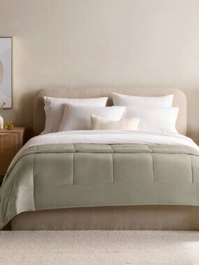 NEW QUINCE Luxurious Bamboo Light Gray Comforter